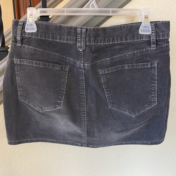 ⭐️Old Navy Gray Corduroy Skirt Size 2 - Picture 5 of 10